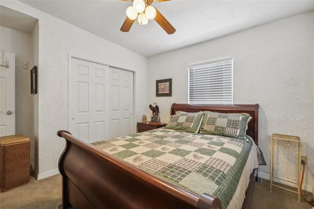 Active With Contract: $239,900 (2 beds, 1 baths, 962 Square Feet)