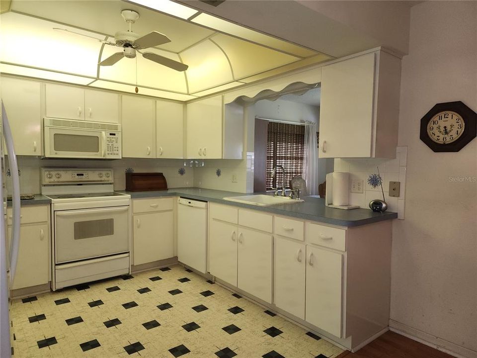 For Sale: $235,000 (2 beds, 2 baths, 1284 Square Feet)