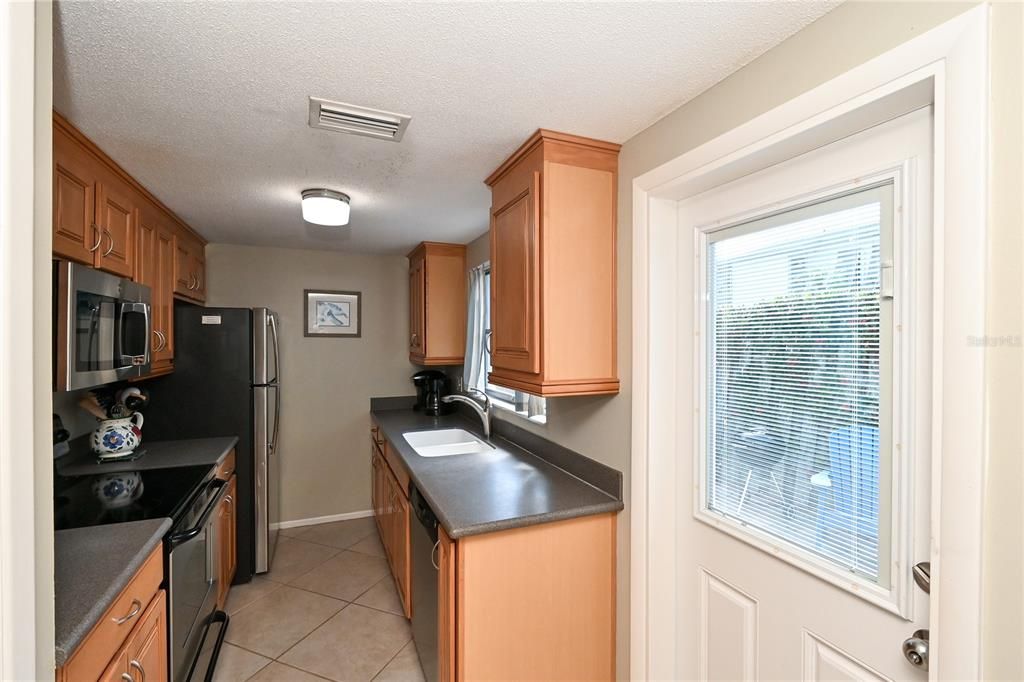 For Sale: $614,500 (1 beds, 1 baths, 672 Square Feet)