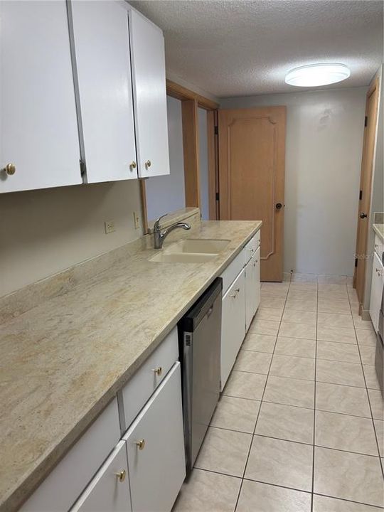 For Sale: $230,000 (1 beds, 1 baths, 825 Square Feet)