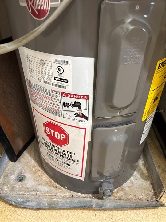 For Sale: $230,000 (1 beds, 1 baths, 825 Square Feet)