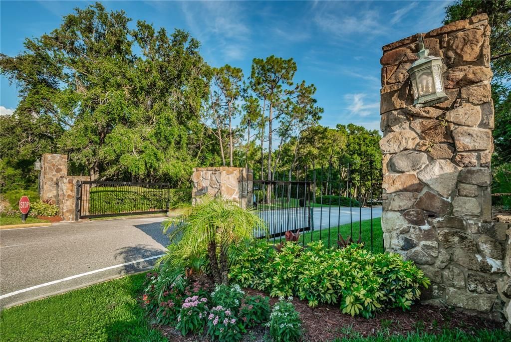 For Sale: $230,000 (1 beds, 1 baths, 825 Square Feet)