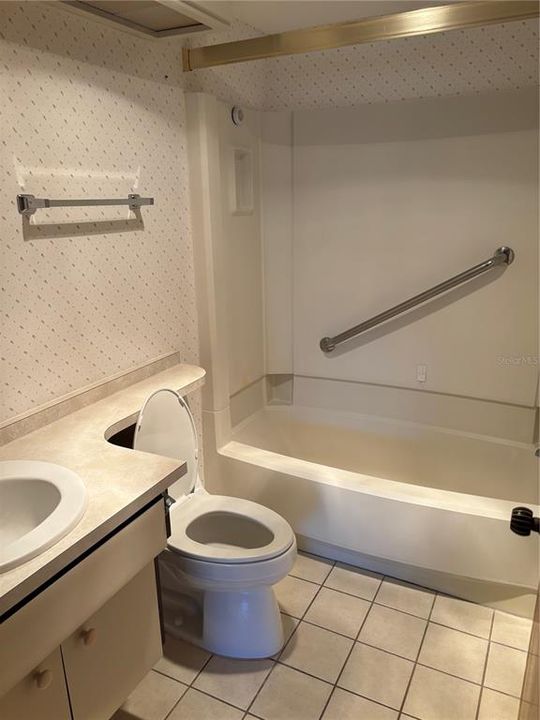 For Sale: $230,000 (1 beds, 1 baths, 825 Square Feet)