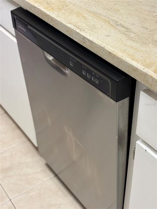 For Sale: $230,000 (1 beds, 1 baths, 825 Square Feet)