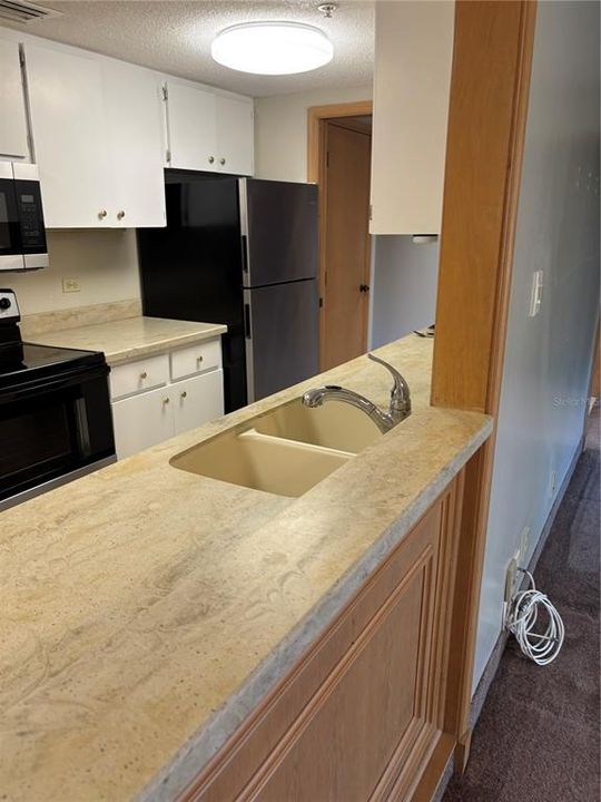 For Sale: $230,000 (1 beds, 1 baths, 825 Square Feet)