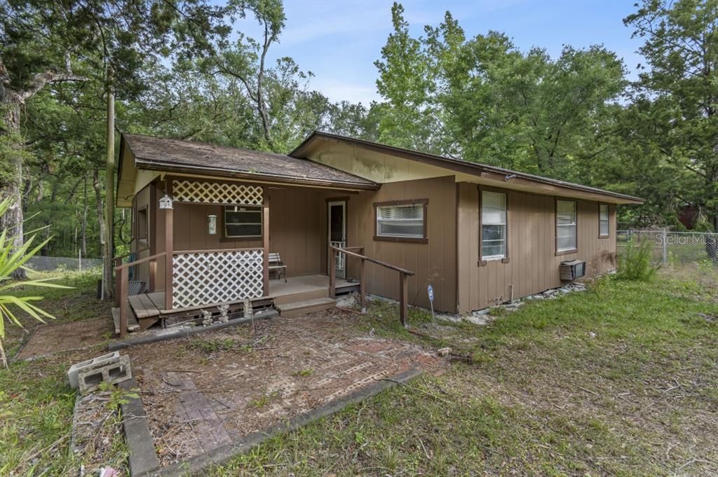 For Sale: $149,000 (3 beds, 1 baths, 1030 Square Feet)
