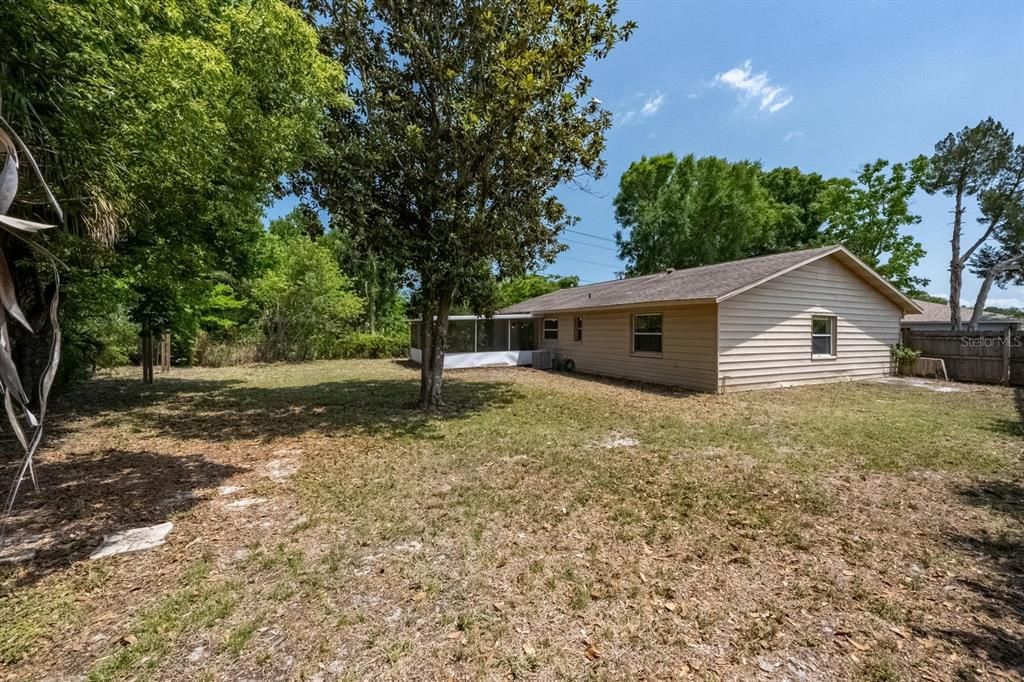 For Sale: $289,999 (3 beds, 2 baths, 1284 Square Feet)