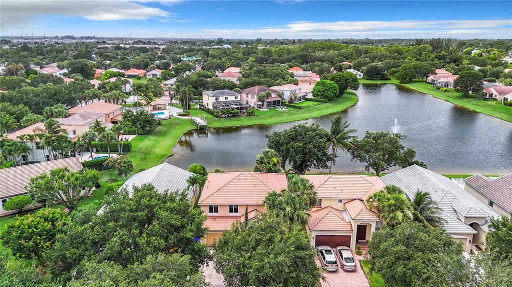 For Sale: $650,000 (4 beds, 2 baths, 2565 Square Feet)