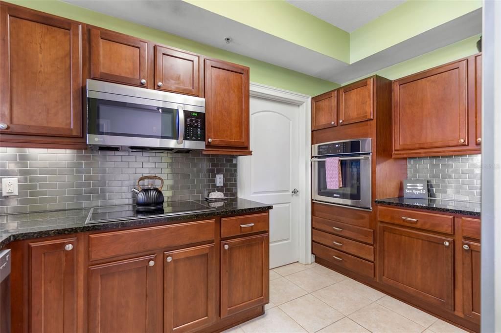 For Sale: $419,900 (2 beds, 2 baths, 1570 Square Feet)