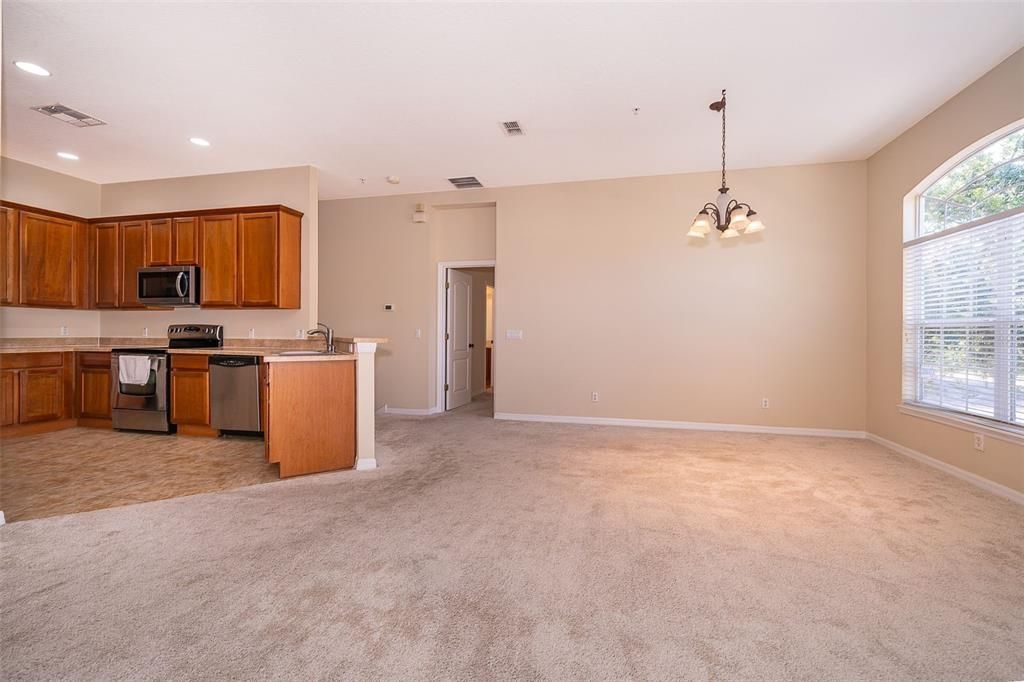 For Sale: $269,900 (2 beds, 2 baths, 1200 Square Feet)