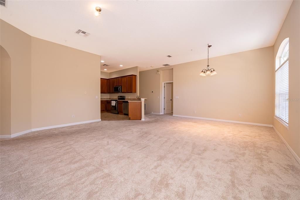 For Sale: $269,900 (2 beds, 2 baths, 1200 Square Feet)