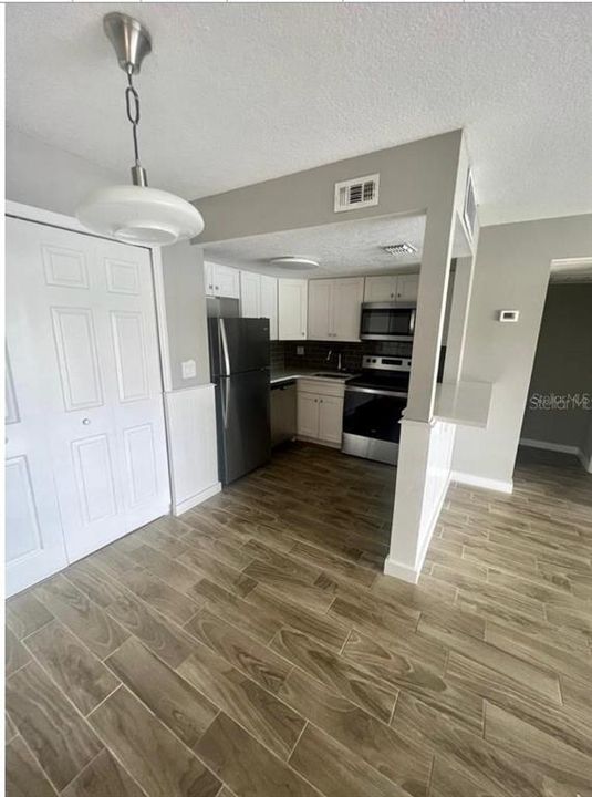 For Sale: $169,000 (1 beds, 1 baths, 607 Square Feet)