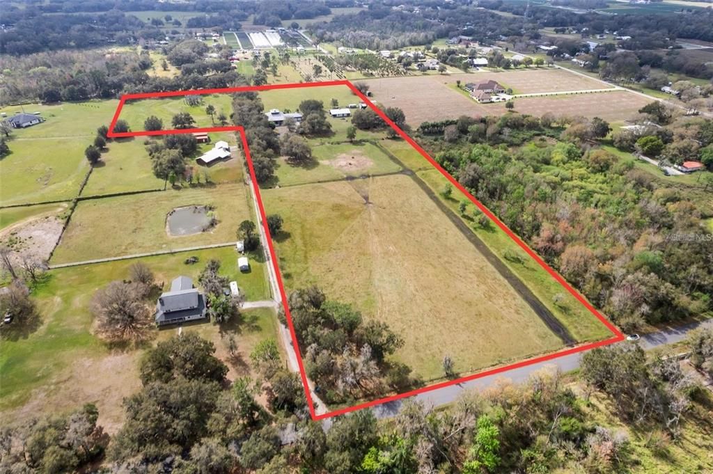 На продажу: $1,399,900 (15.74 acres)