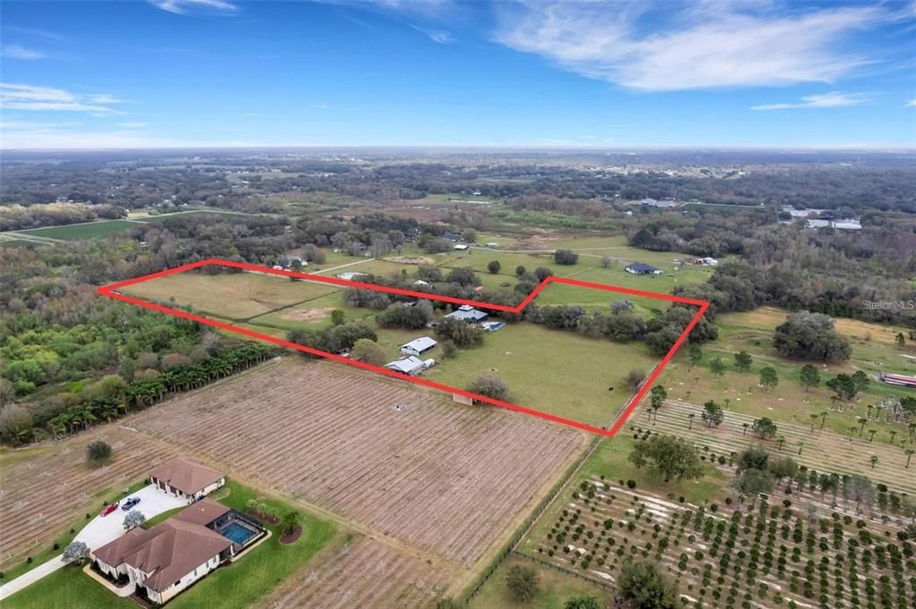 На продажу: $1,399,900 (15.74 acres)