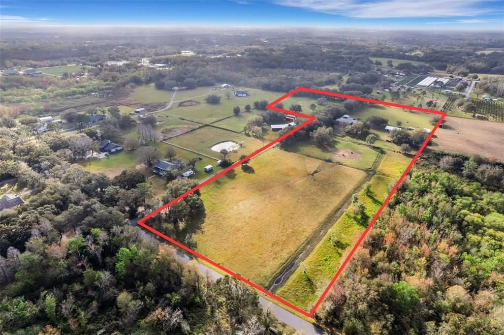 На продажу: $1,399,900 (15.74 acres)