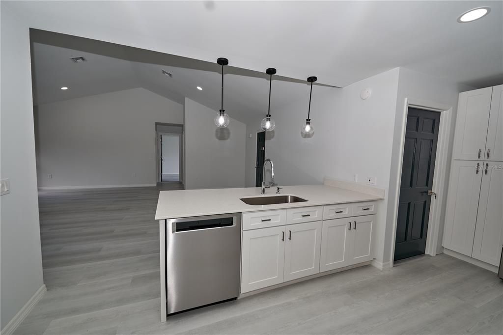 For Sale: $374,000 (3 beds, 2 baths, 1624 Square Feet)