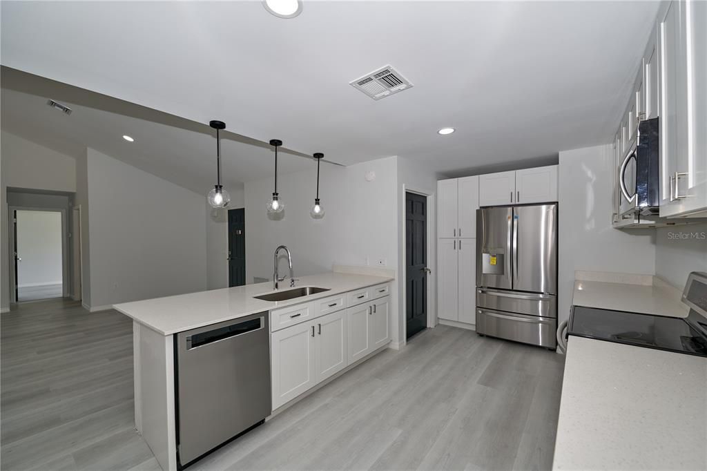 For Sale: $374,000 (3 beds, 2 baths, 1624 Square Feet)