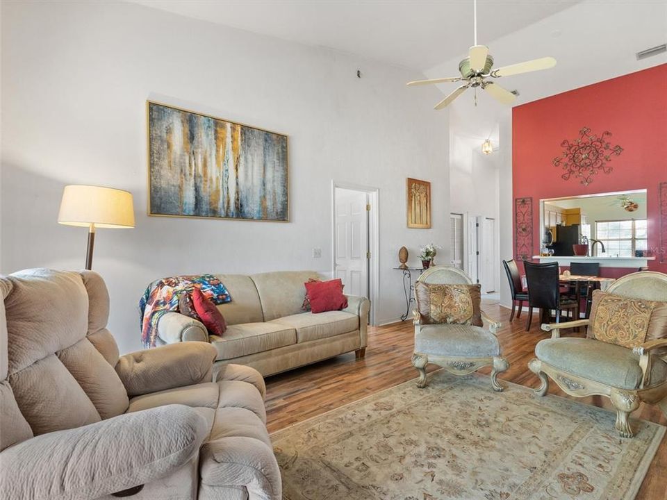 For Sale: $225,000 (2 beds, 2 baths, 1273 Square Feet)