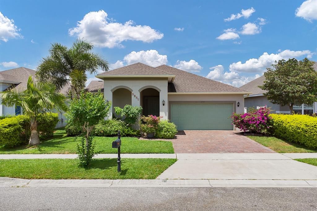 Active With Contract: $449,900 (3 beds, 2 baths, 1811 Square Feet)