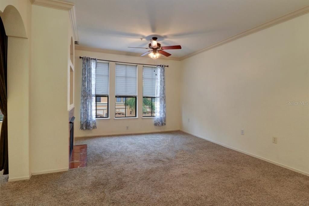 For Rent: $1,600 (1 beds, 1 baths, 1020 Square Feet)