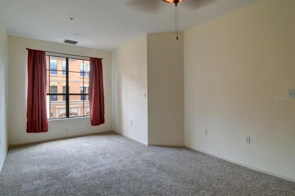 Recently Rented: $1,600 (1 beds, 1 baths, 1020 Square Feet)