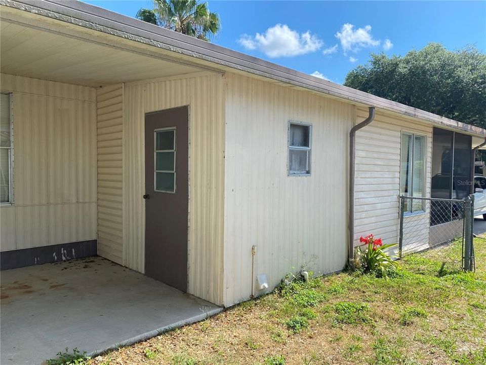 Active With Contract: $79,900 (2 beds, 2 baths, 854 Square Feet)