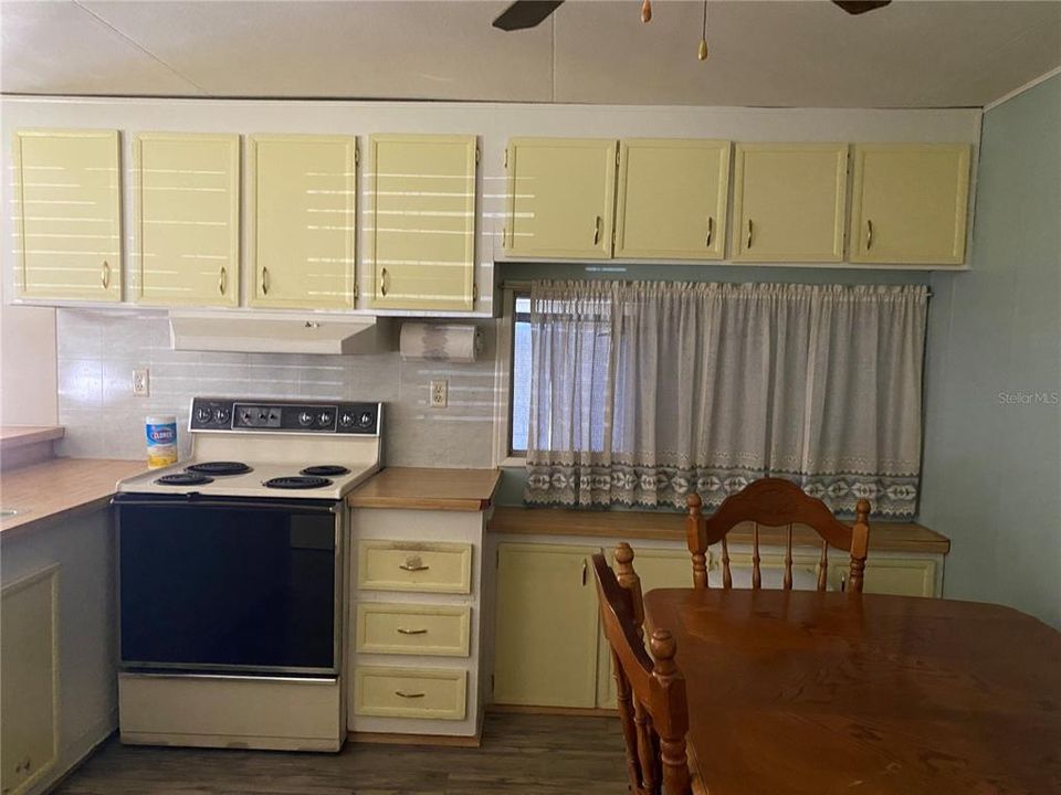 Active With Contract: $79,900 (2 beds, 2 baths, 854 Square Feet)