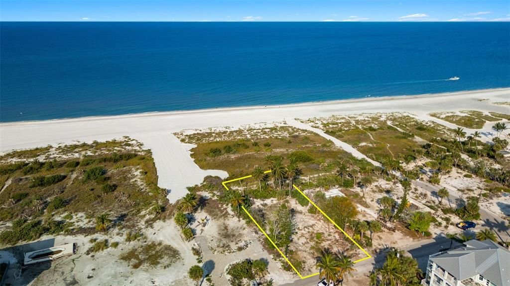 En Venta: $3,799,000 (0.37 acres)