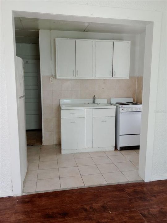 Recently Rented: $900 (1 beds, 1 baths, 695 Square Feet)