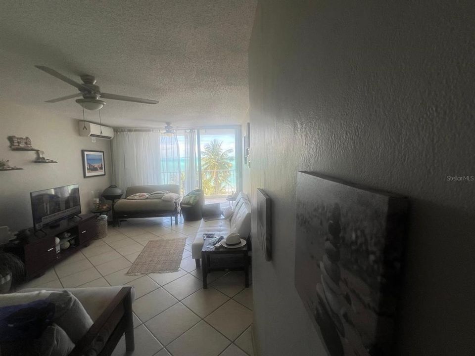 For Sale: $400,000 (1 beds, 1 baths, 632 Square Feet)