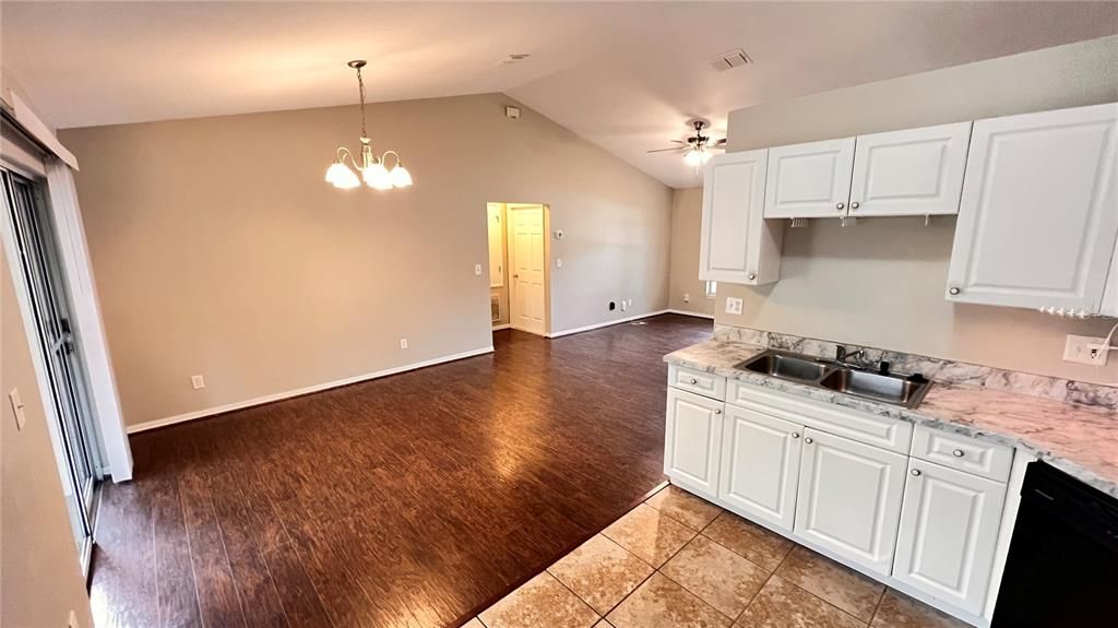For Rent: $2,100 (3 beds, 2 baths, 1382 Square Feet)