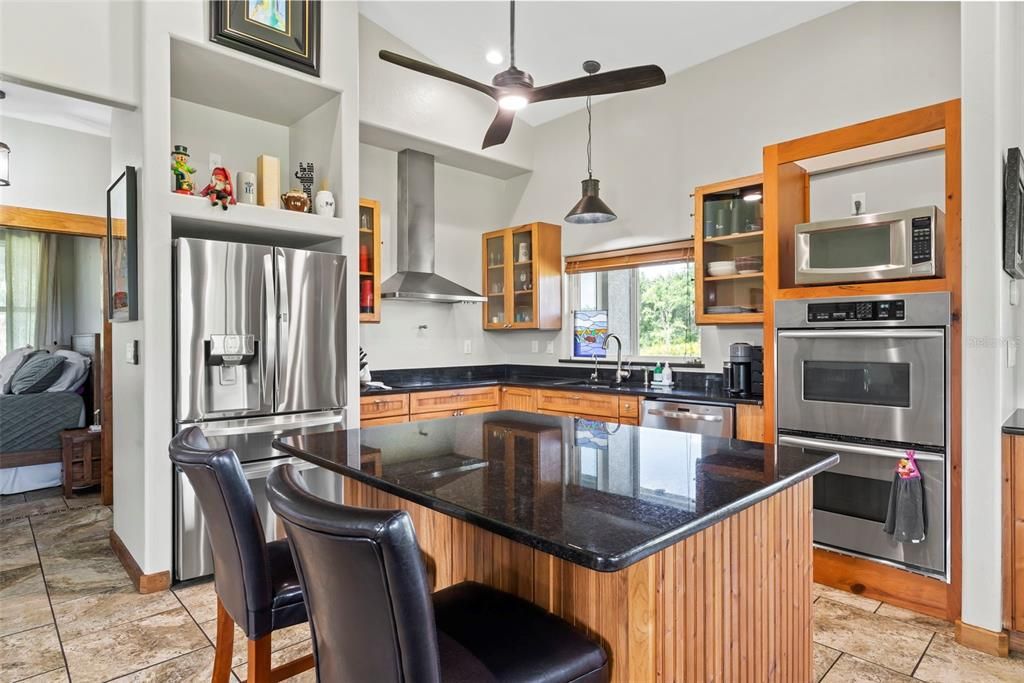 Recently Sold: $475,000 (2 beds, 1 baths, 1240 Square Feet)