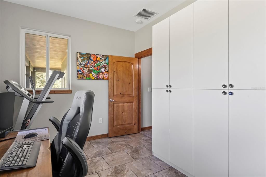 Active With Contract: $475,000 (2 beds, 1 baths, 1240 Square Feet)