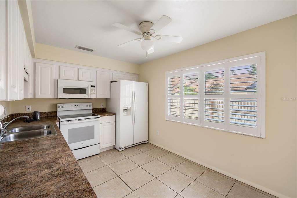 Active With Contract: $278,777 (3 beds, 2 baths, 1128 Square Feet)