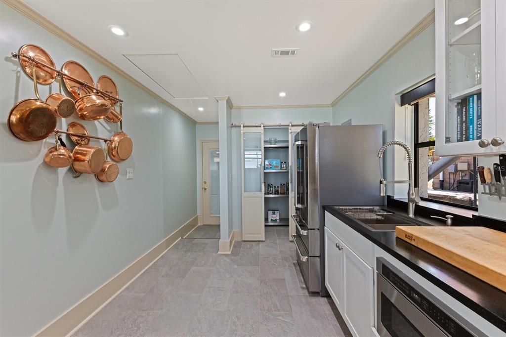 Active With Contract: $1,200,000 (2 beds, 2 baths, 1744 Square Feet)
