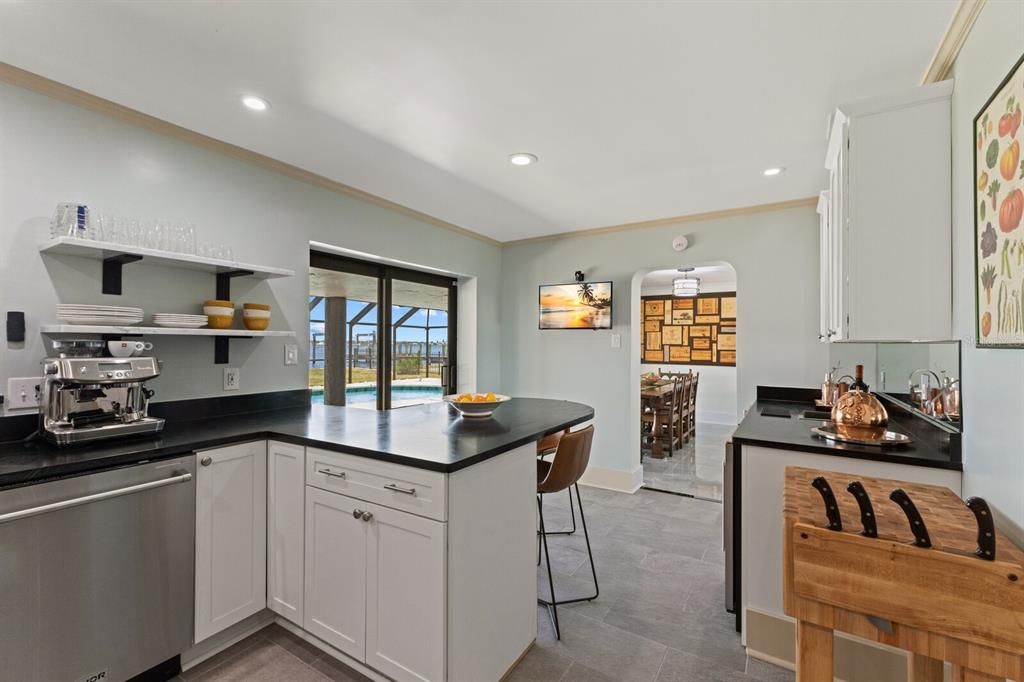 Active With Contract: $1,200,000 (2 beds, 2 baths, 1744 Square Feet)
