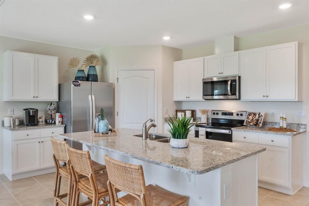 Active With Contract: $372,499 (4 beds, 2 baths, 1828 Square Feet)