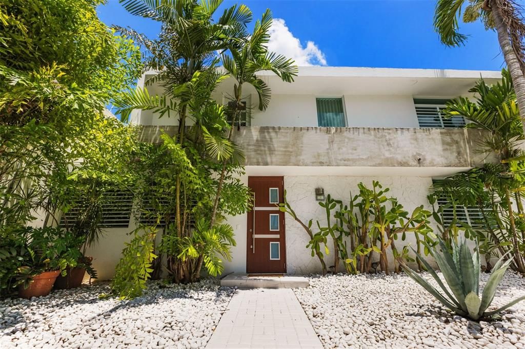 Recently Sold: $725,000 (5 beds, 4 baths, 538 Square Feet)