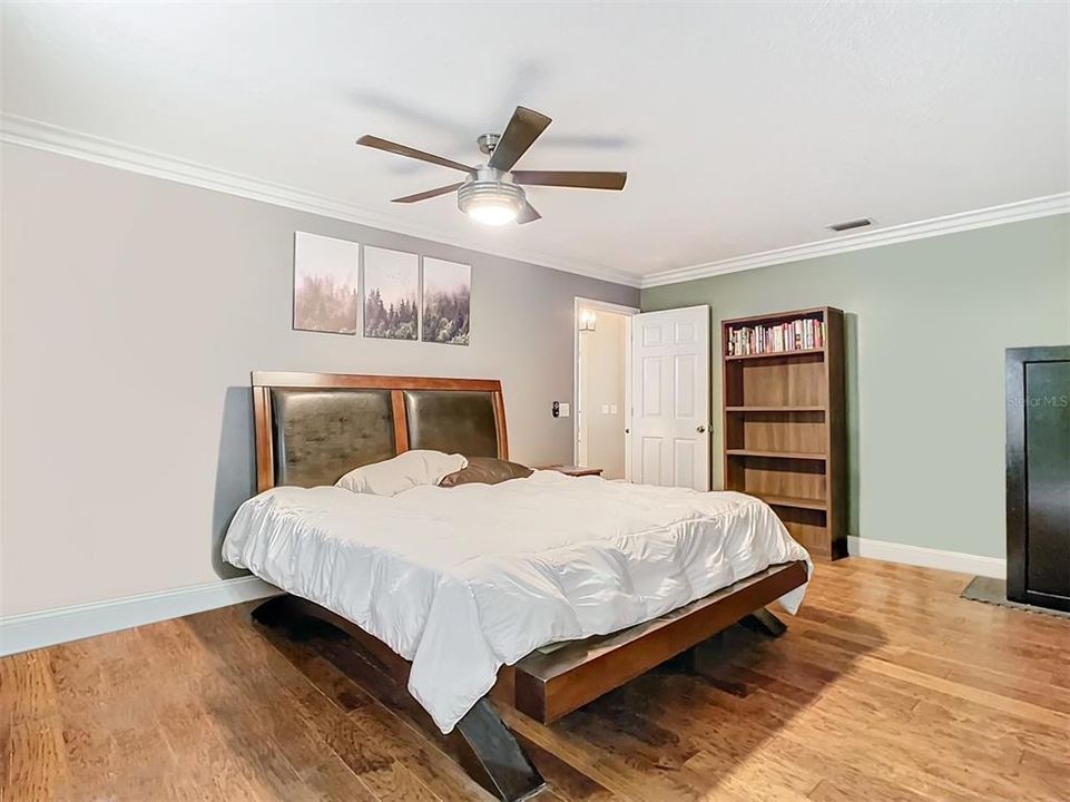 For Sale: $329,900 (3 beds, 2 baths, 1254 Square Feet)