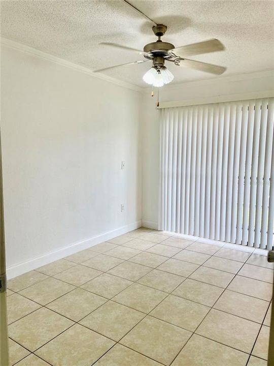 Active With Contract: $1,050 (1 beds, 1 baths, 496 Square Feet)