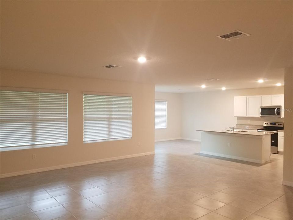 For Rent: $2,545 (4 beds, 2 baths, 2326 Square Feet)