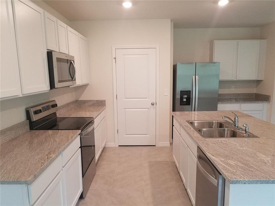 For Rent: $2,545 (4 beds, 2 baths, 2326 Square Feet)