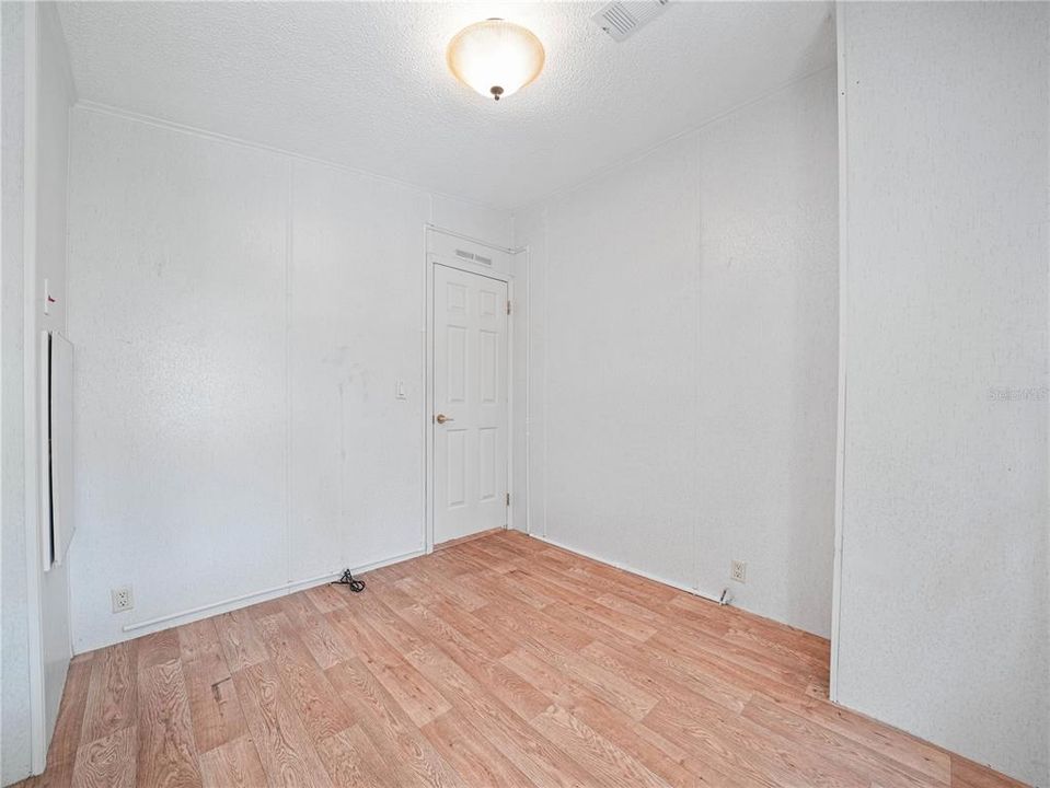 For Sale: $189,000 (2 beds, 2 baths, 864 Square Feet)