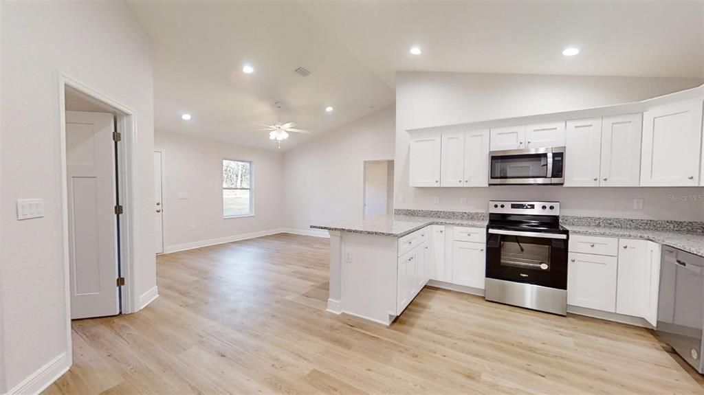 Active With Contract: $217,900 (3 beds, 2 baths, 1003 Square Feet)