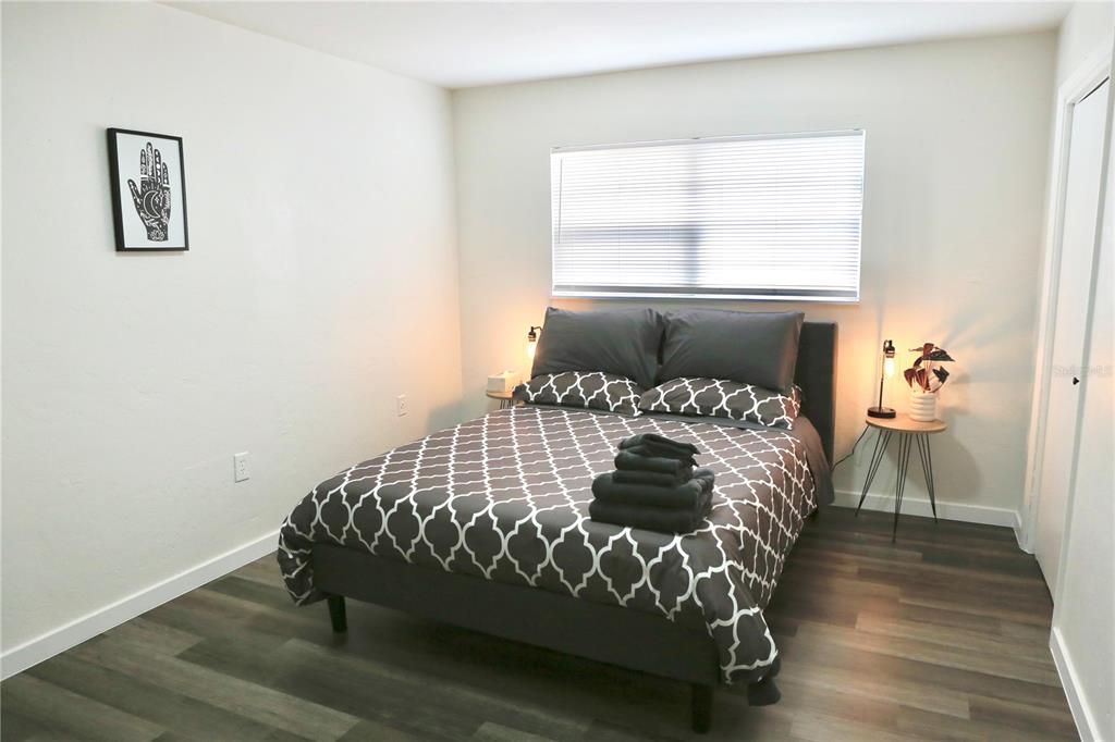 Active With Contract: $306,000 (2 beds, 1 baths, 1860 Square Feet)