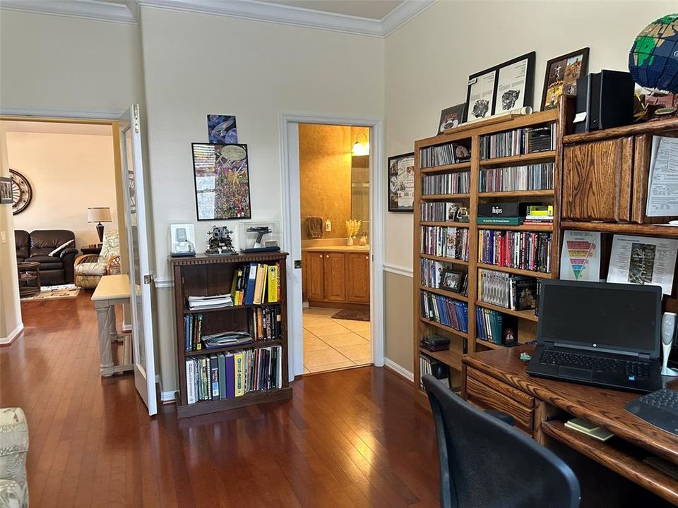 For Sale: $329,900 (2 beds, 2 baths, 1742 Square Feet)