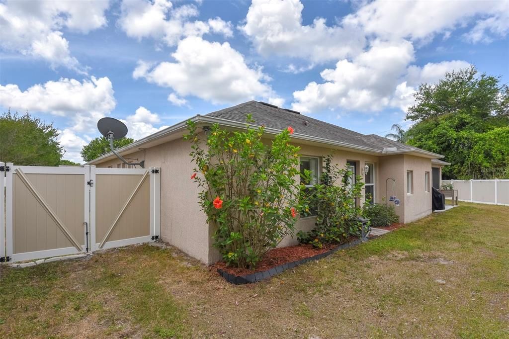 Active With Contract: $380,000 (3 beds, 2 baths, 2065 Square Feet)