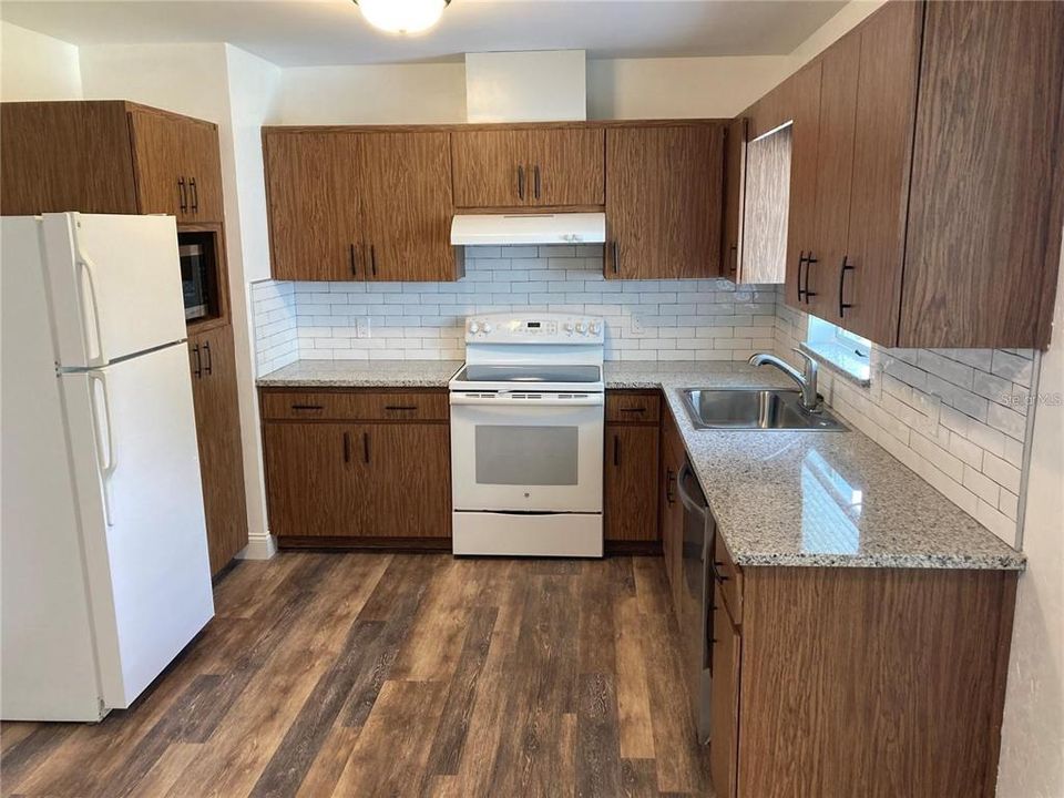 For Rent: $2,600 (4 beds, 2 baths, 1718 Square Feet)