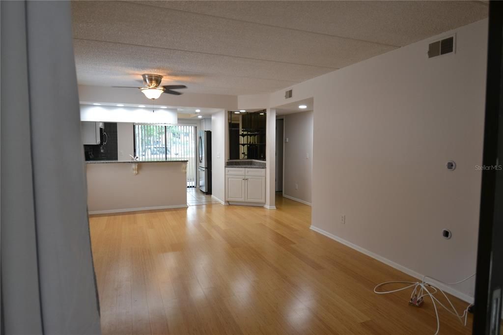 For Rent: $2,000 (2 beds, 2 baths, 924 Square Feet)