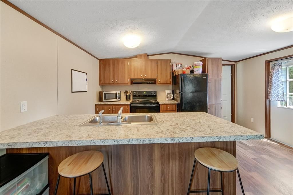 For Sale: $199,900 (3 beds, 2 baths, 1161 Square Feet)